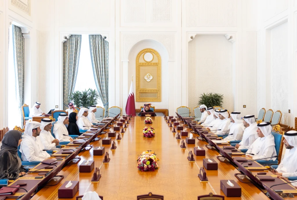 Prime Minister chairs a meeting with senior officials in Qatar to discuss and praise state institutions and societal cohesion