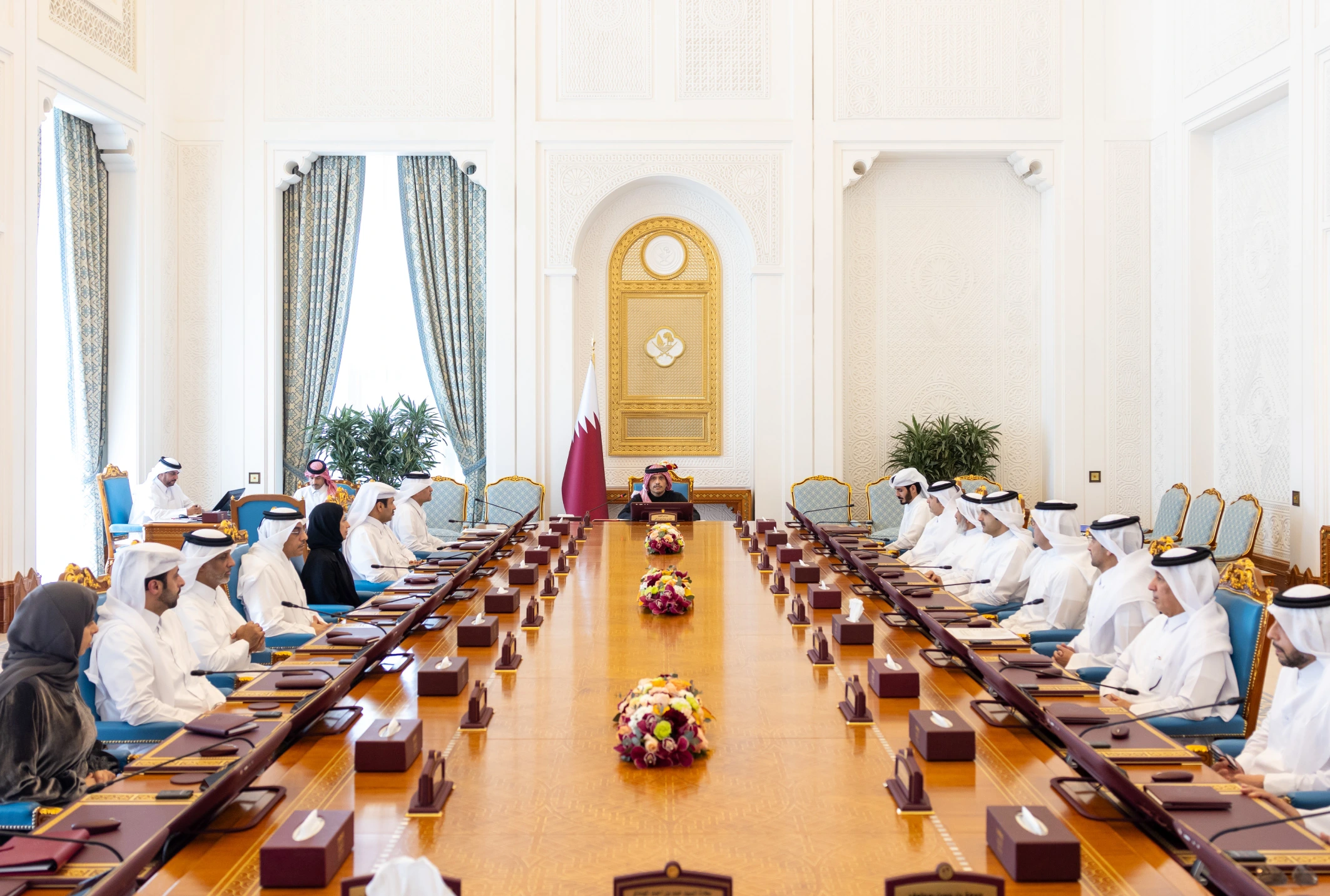 Prime Minister chairs a meeting with senior officials in Qatar to discuss and praise state institutions and societal cohesion